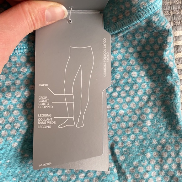 Under Armour crop NWT medium - Picture 3 of 6